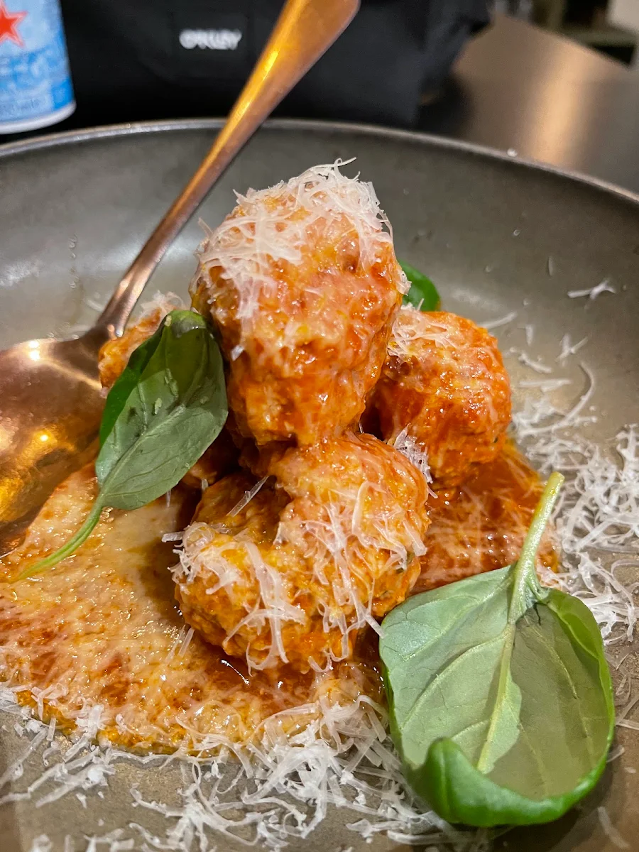 Nonna’S Meatballs San Marzano Sugo Parmigiano-Reggiano 24months