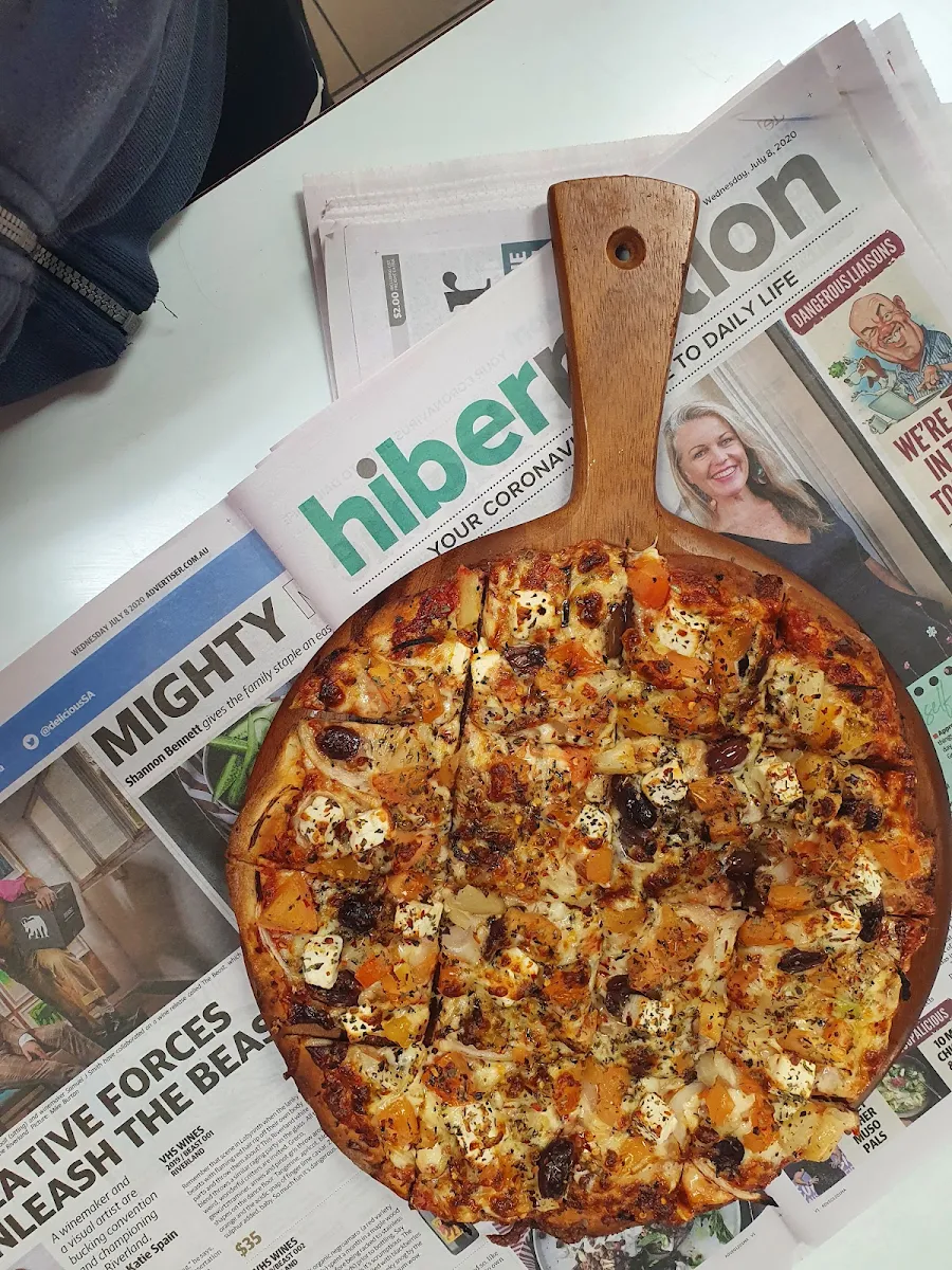Margherita Pizza with Olives and Pineapple