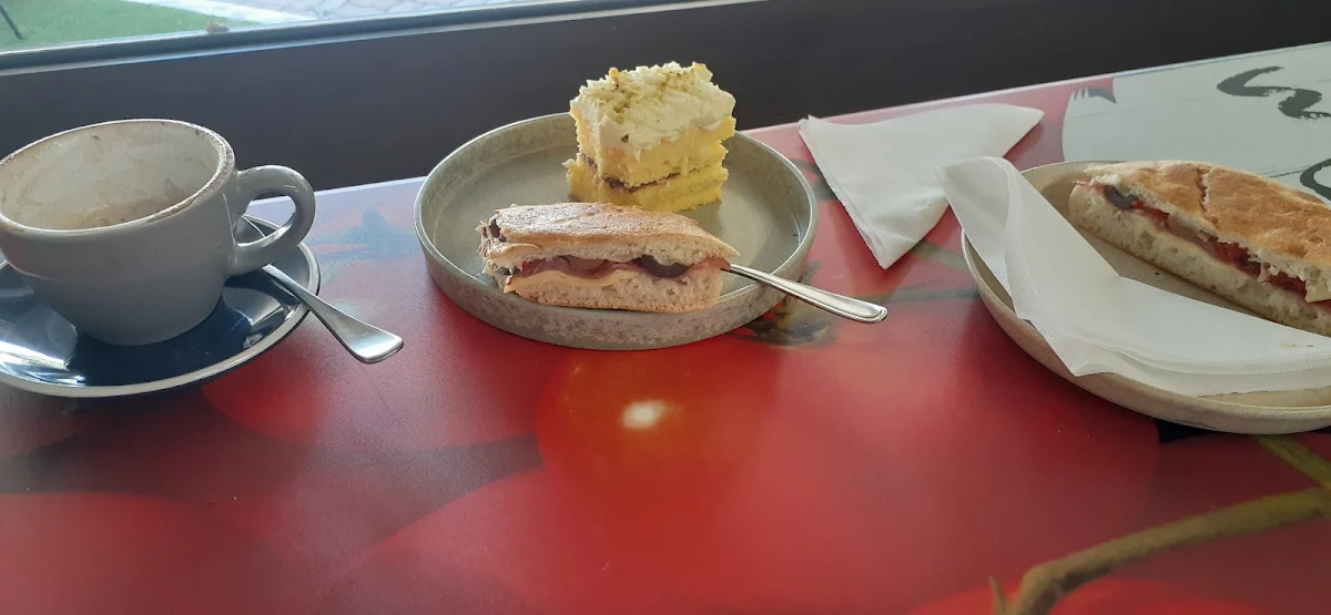 Highlights, Dee-Licious Family Delicatessen