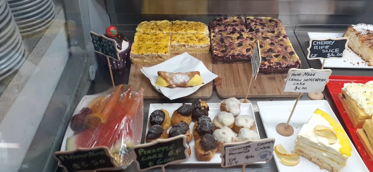 Highlights, Dee-Licious Family Delicatessen