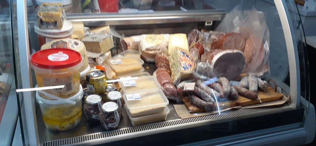 Highlights, Dee-Licious Family Delicatessen
