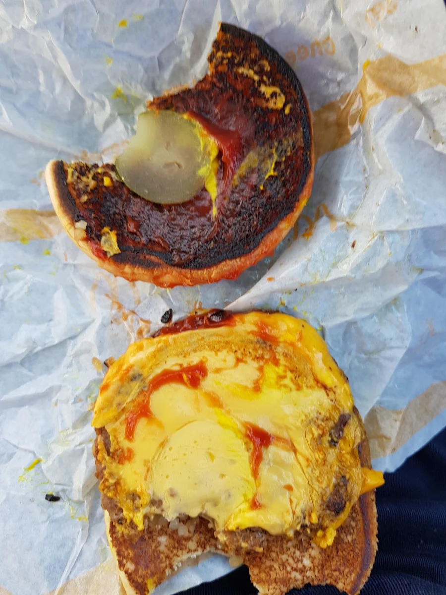Cheeseburger, McDonald's Bateau Bay