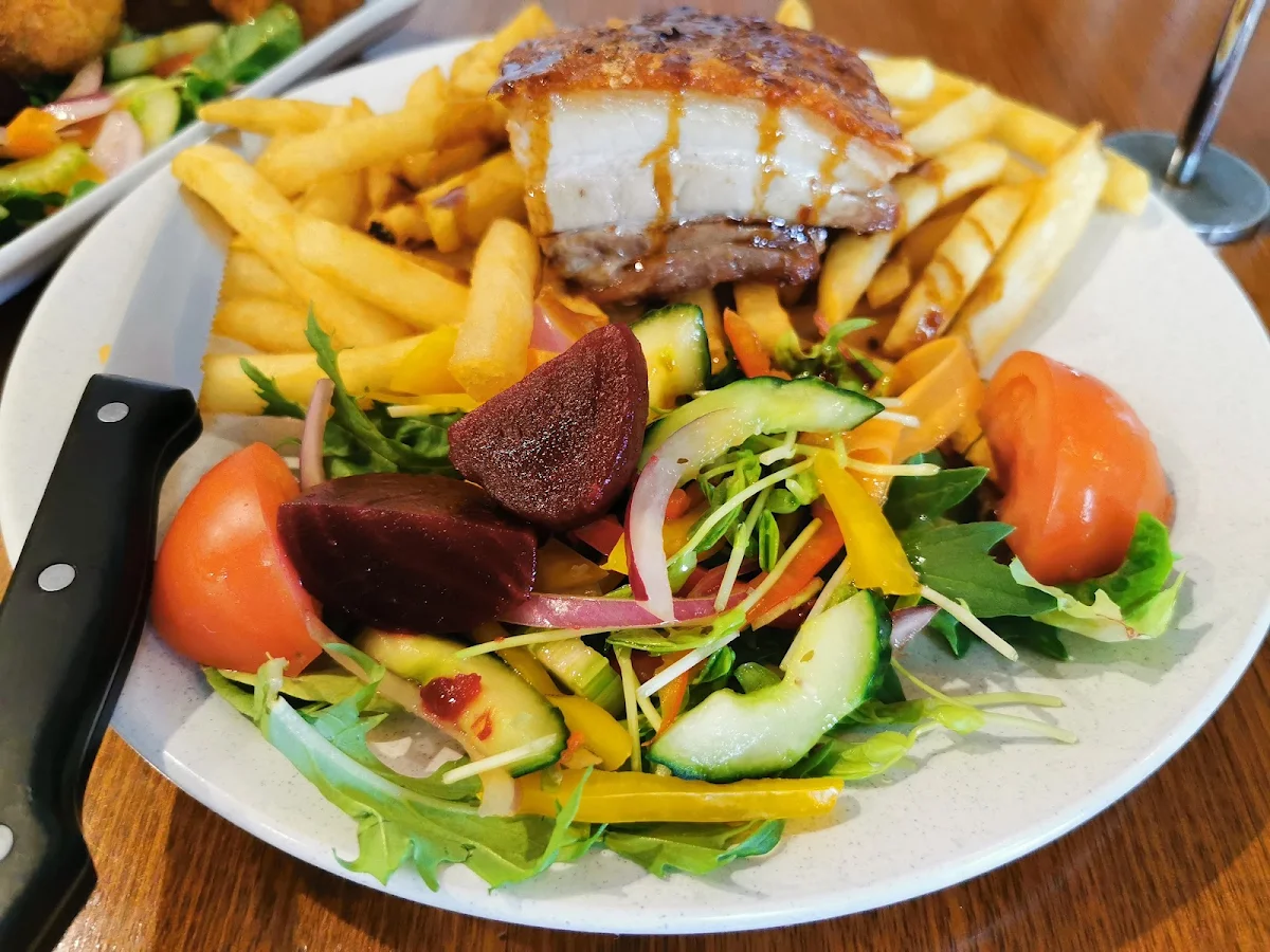 Highlights, Carrick Inn Hotel