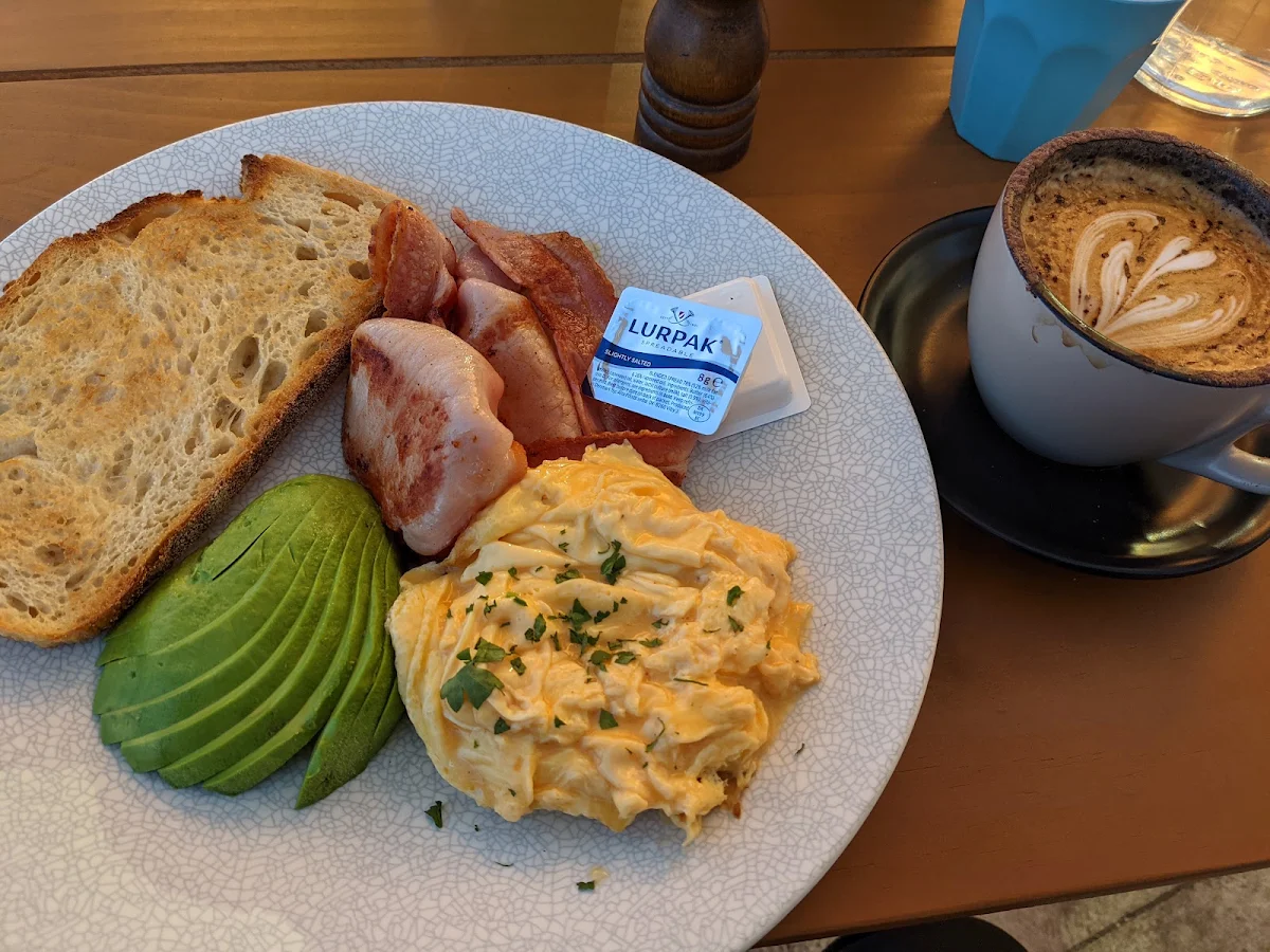 Bacon and Scrambled Eggs, Piccola baia