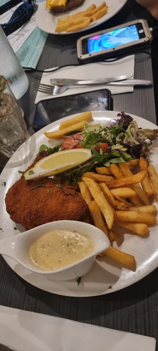 Highlights, Restaurant @ Brighton Hotel