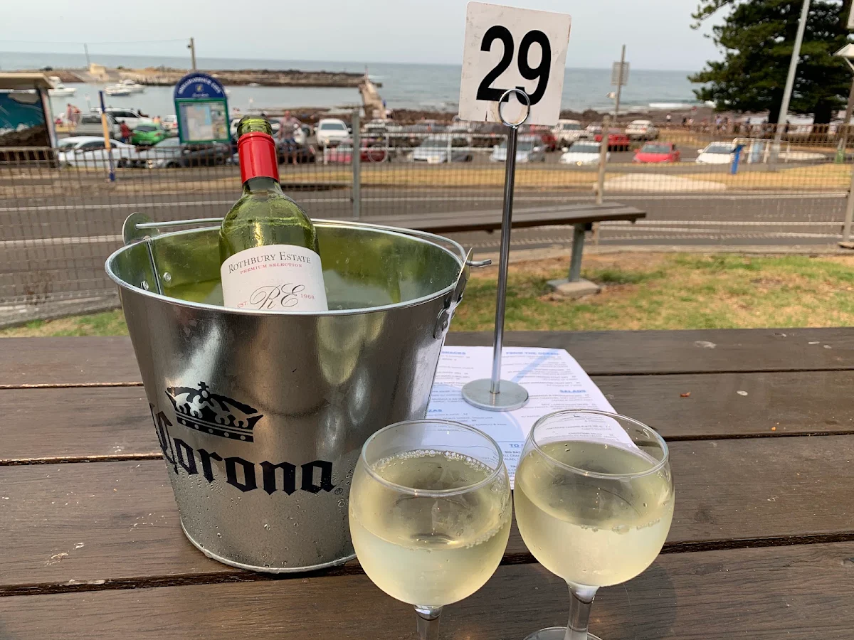 Pub, Ocean Beach Hotel