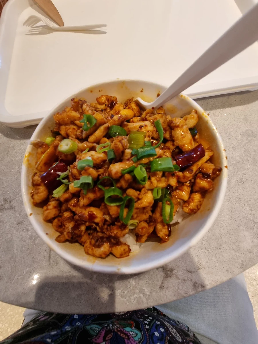 C03 Fried Diced Chicken with Peanuts in Chilli Sauce on Rice