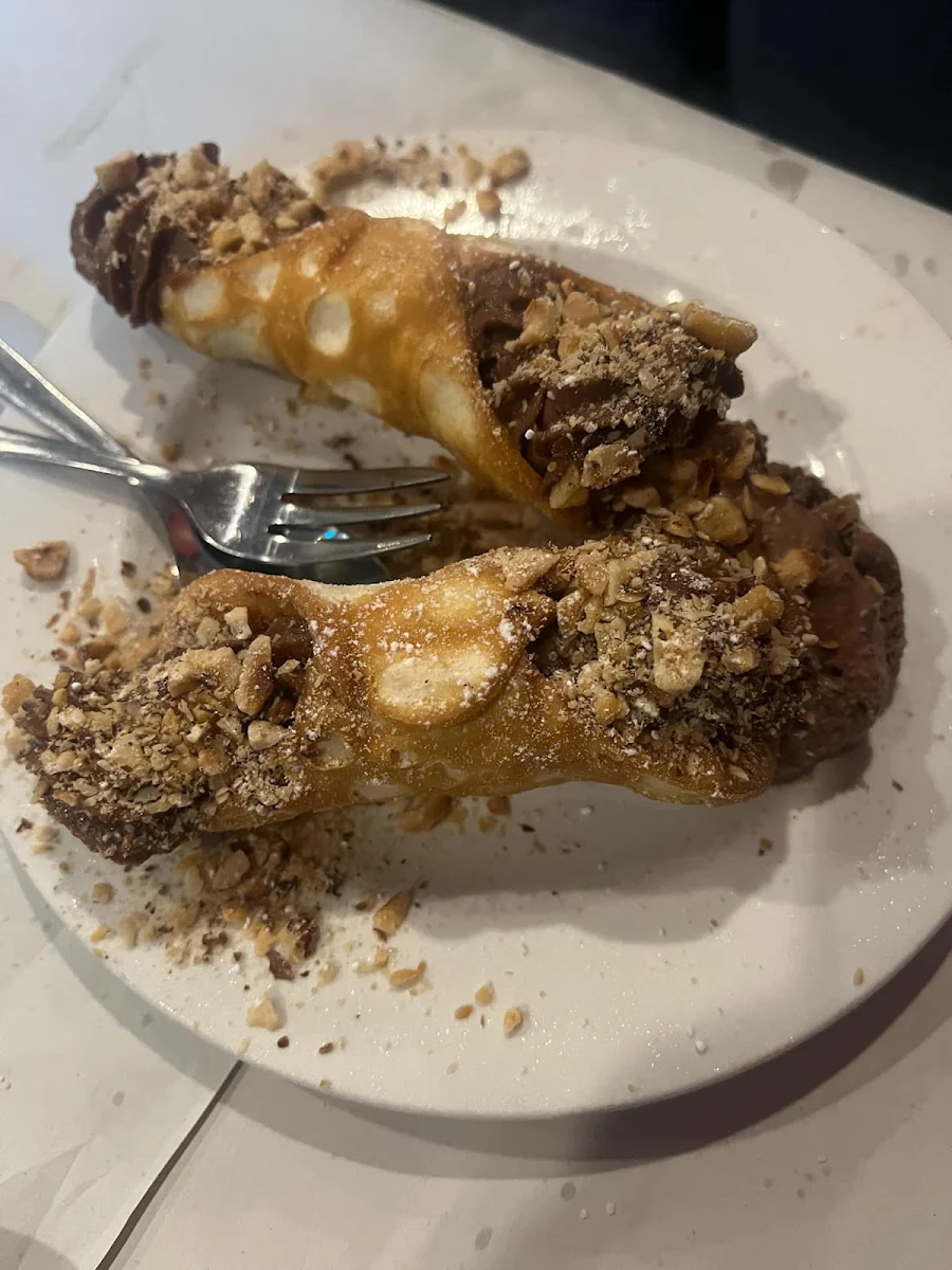 Cannoli with Hazelnut Mousse