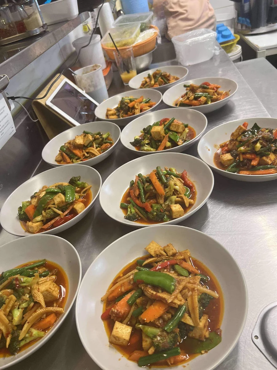 Highlights, Pad Thai Chisholm