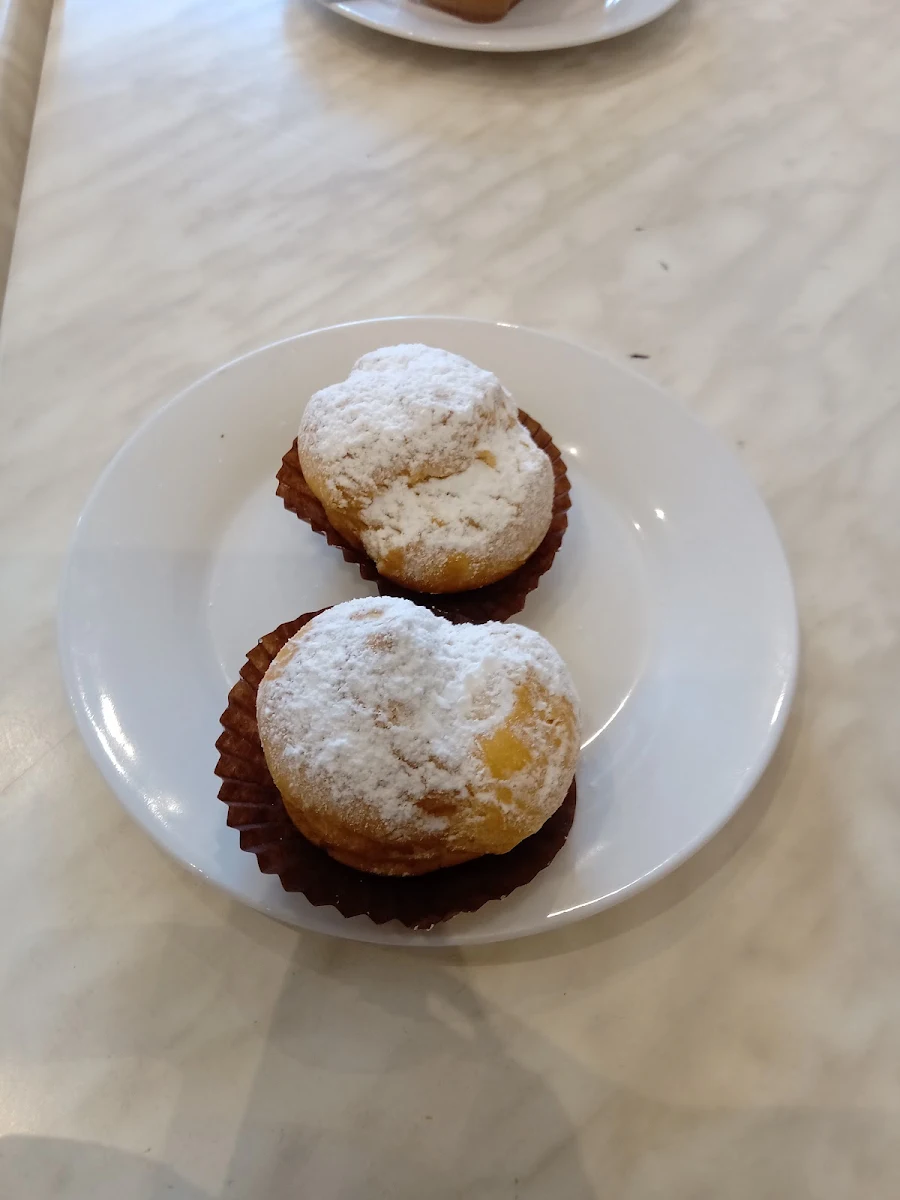 Custard Vanilla Cream Puff