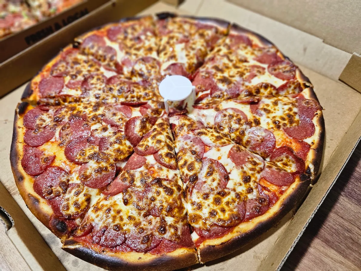 Highlights, Robins Pizza, Pasta & Ribs