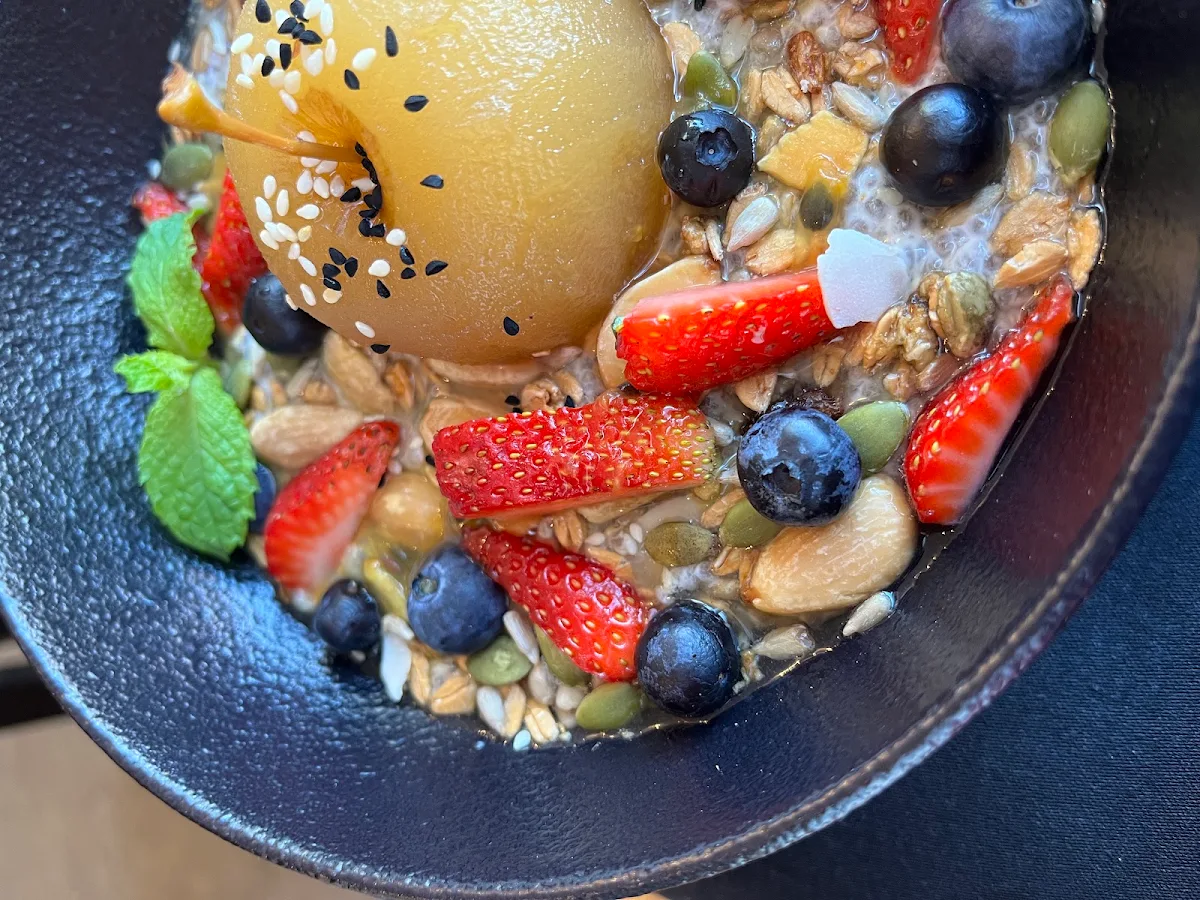 Granola Bowl w Poached Apple