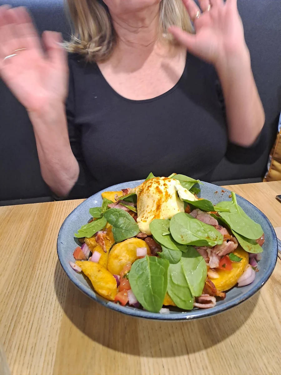 Brekky Poutine, MoMa Social Cafe