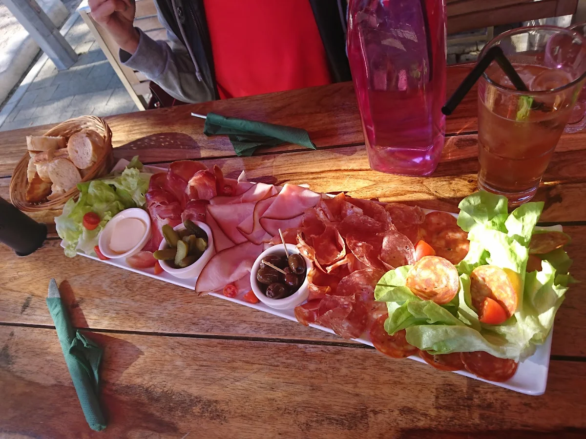 Highlights, Whisper Wine Bar