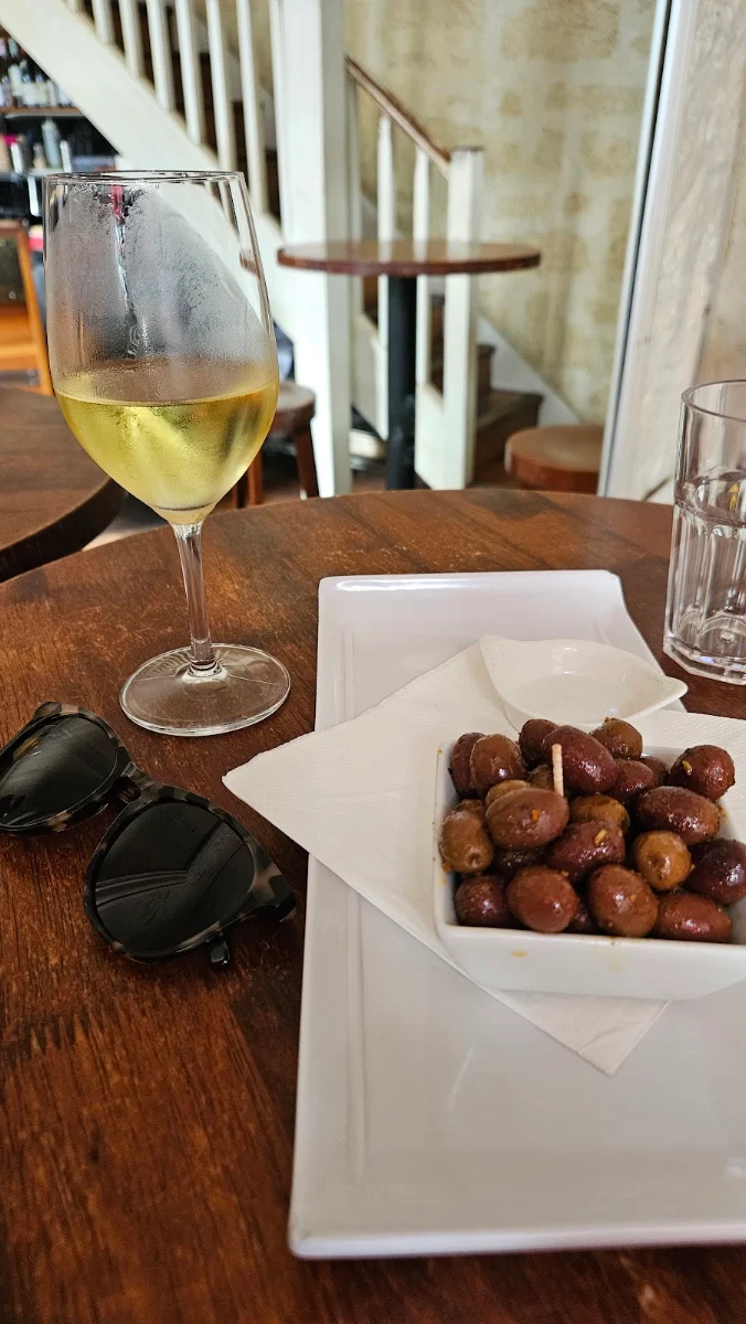 Highlights, Whisper Wine Bar