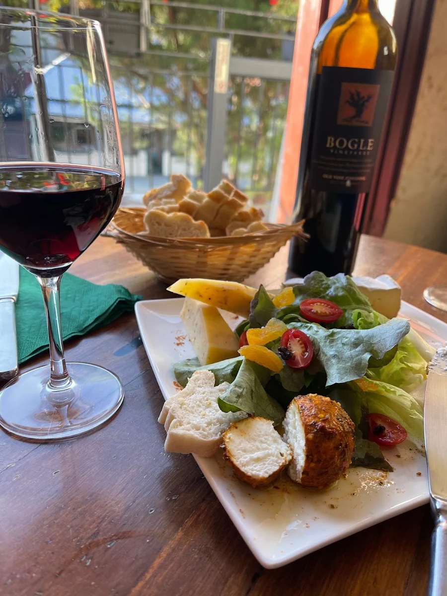 Highlights, Whisper Wine Bar