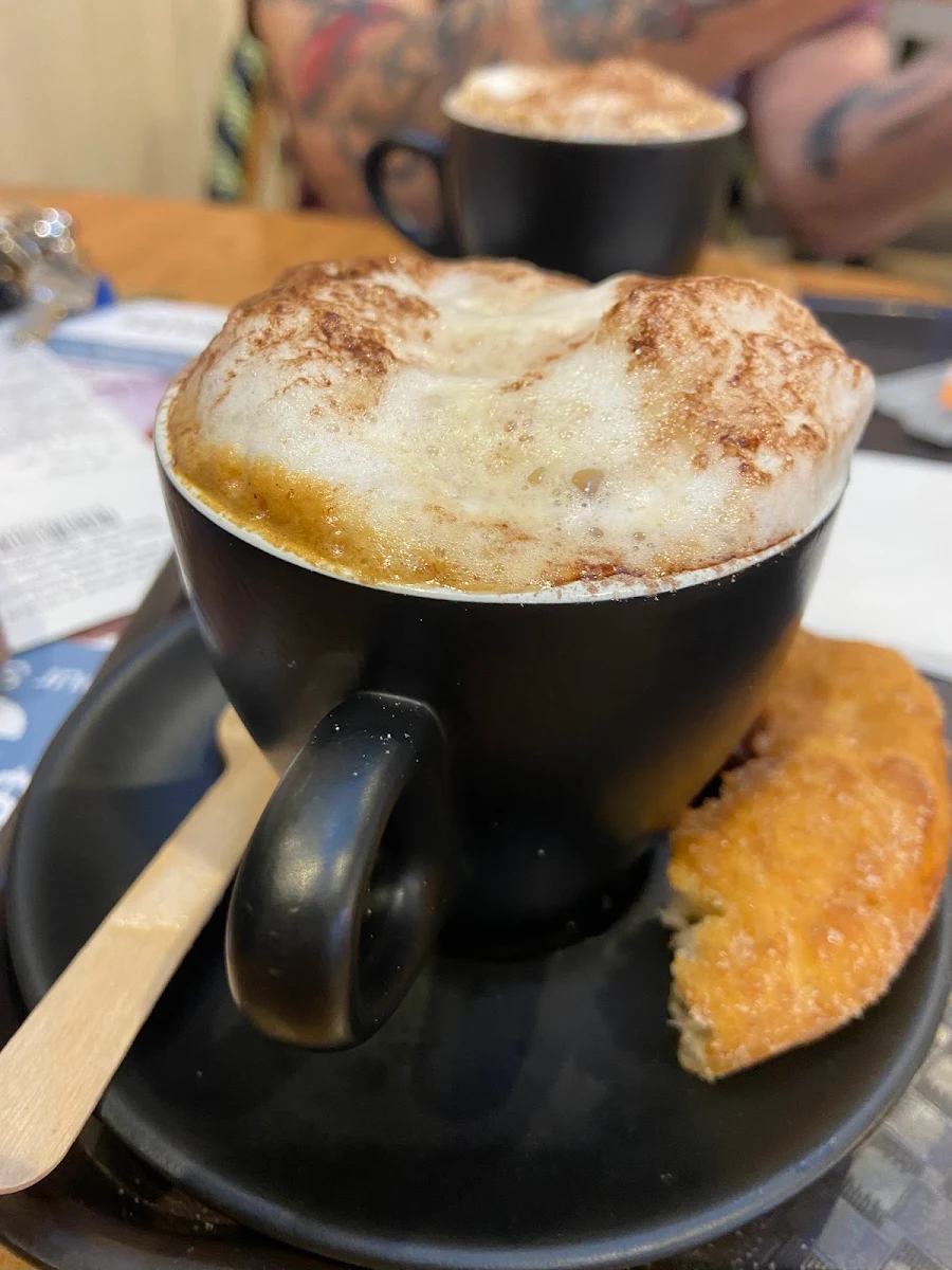 Highlights, Geo's Café