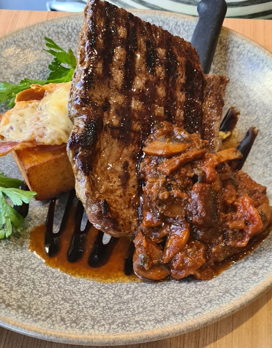 Steak, Bistro 262, Club Marion