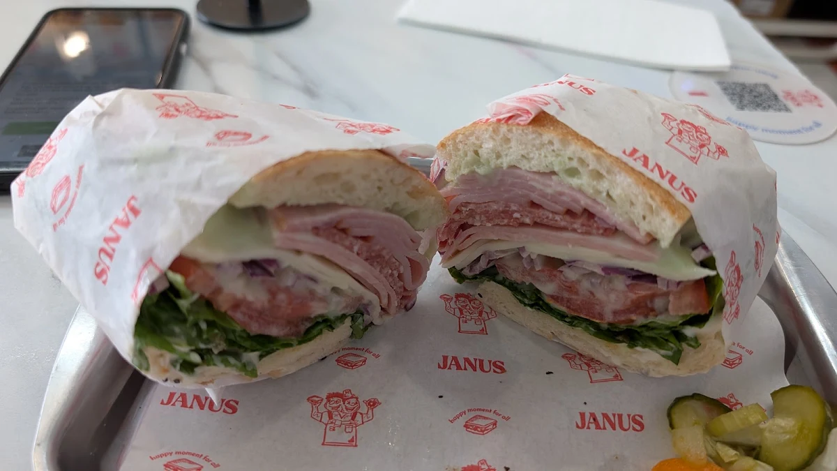 Highlights, Janus Deli Molendinar