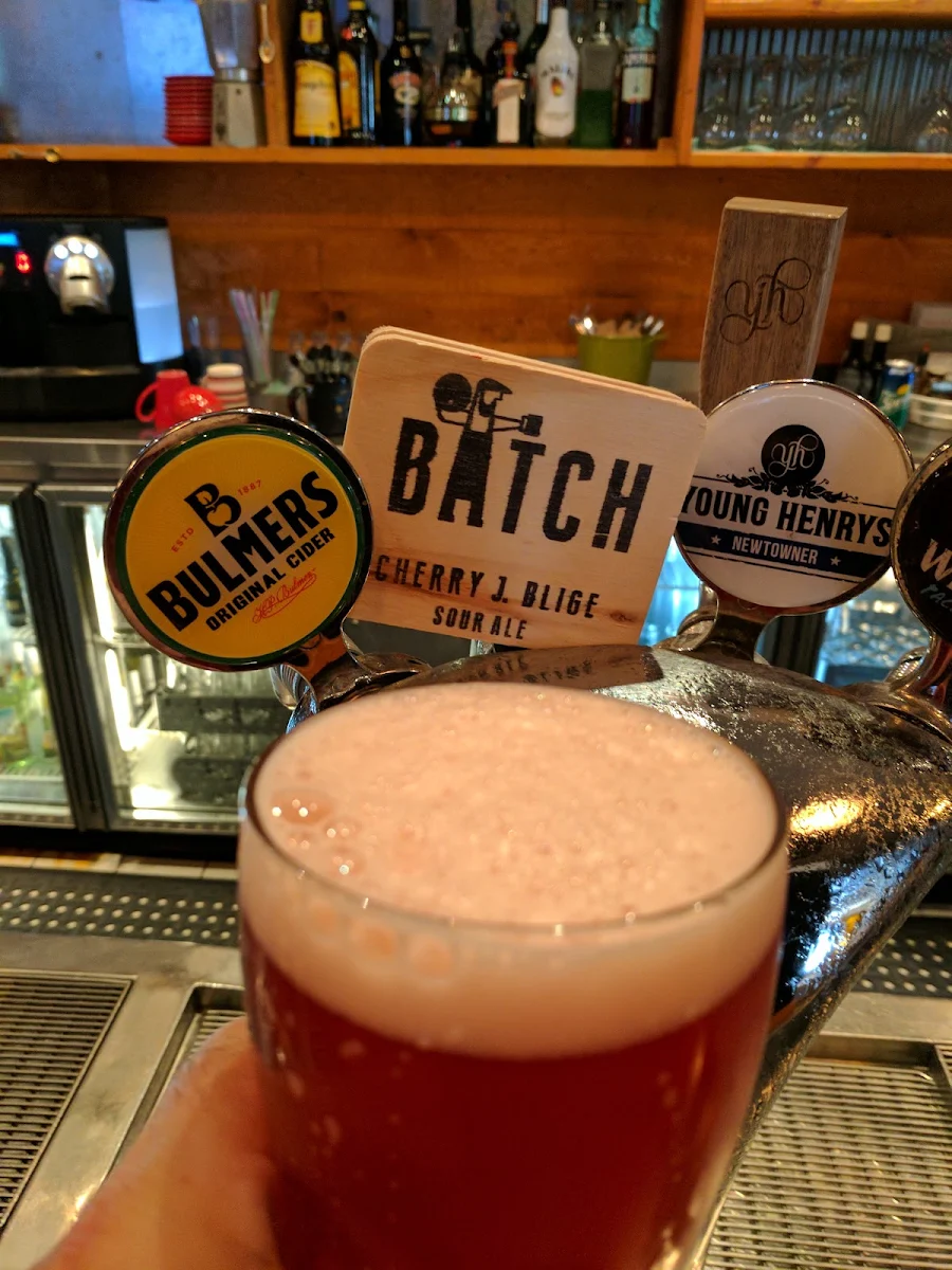 Cherry, Town Hall Hotel Newtown