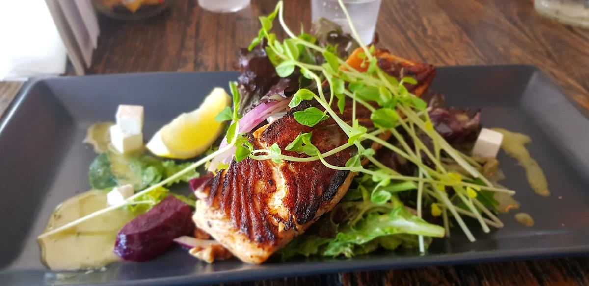 Grilled Salmon Salad