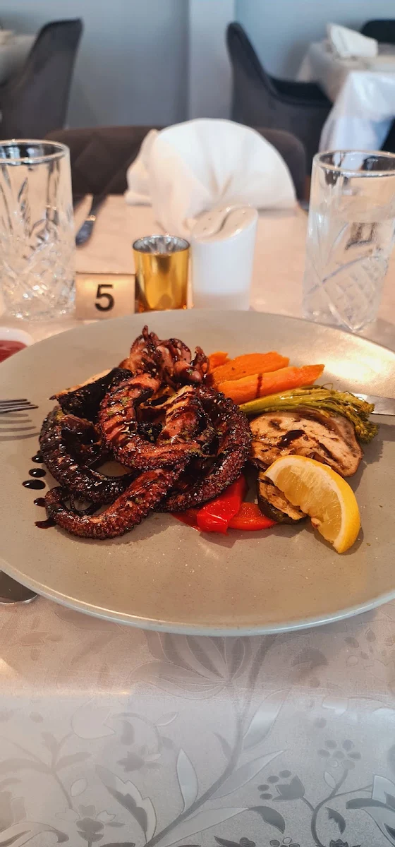 Highlights, Dimitris Mediterranean Restaurant
