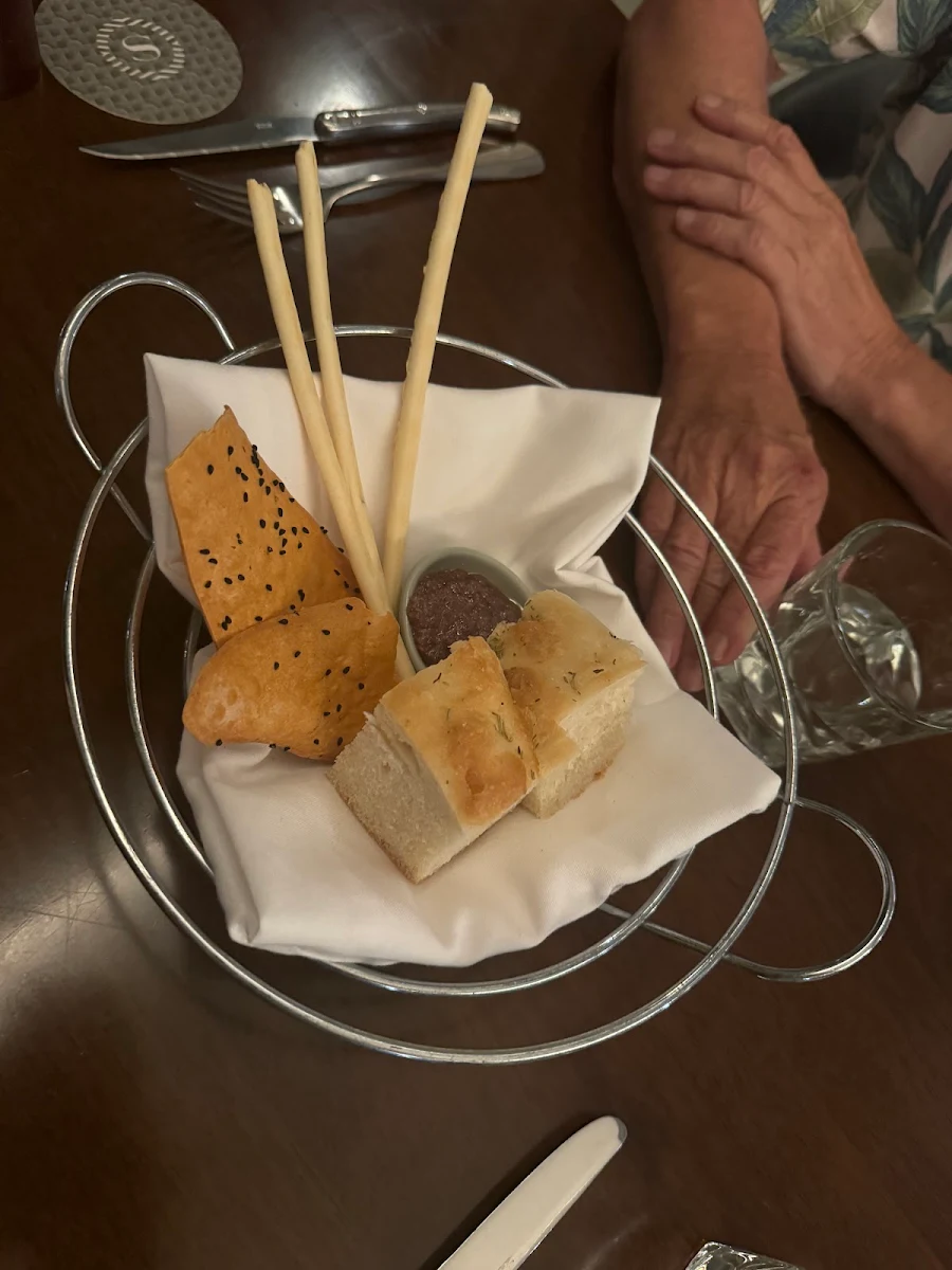 Highlights, Feast Restaurant