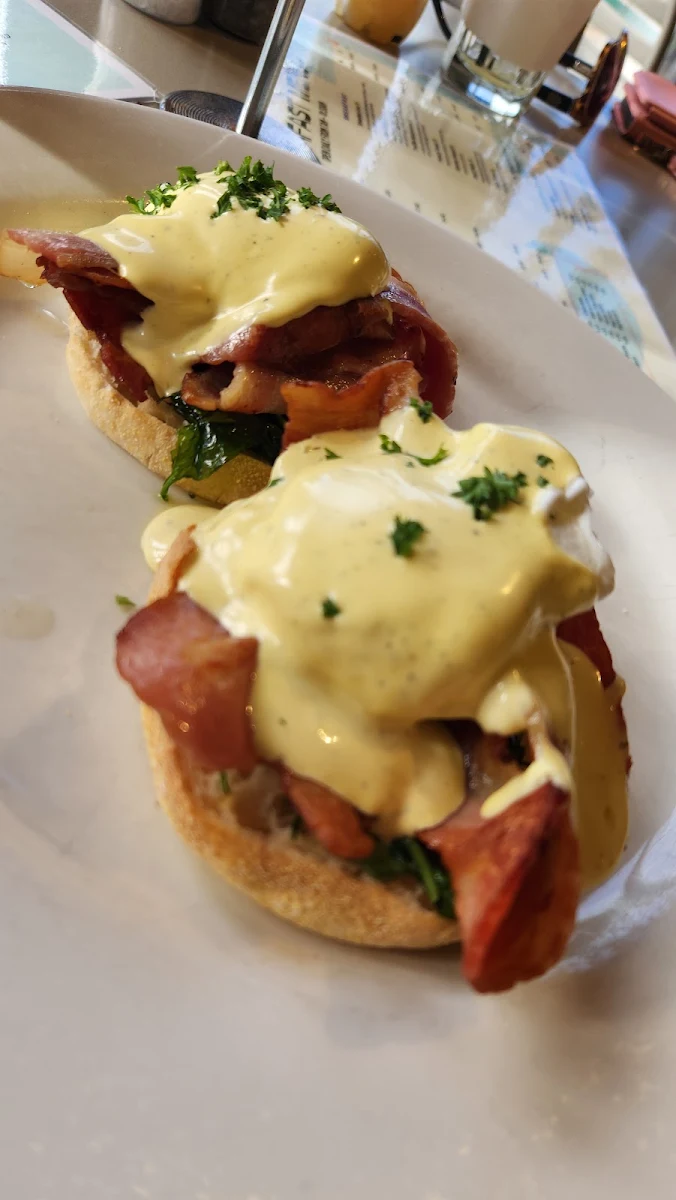 Eggs Benedict, Kurrawa Surf Club