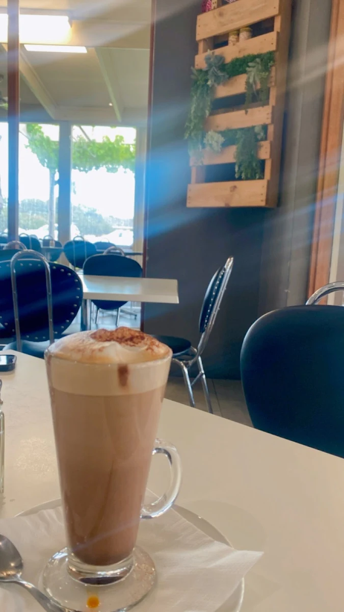 Mocha, Lazy Moe's
