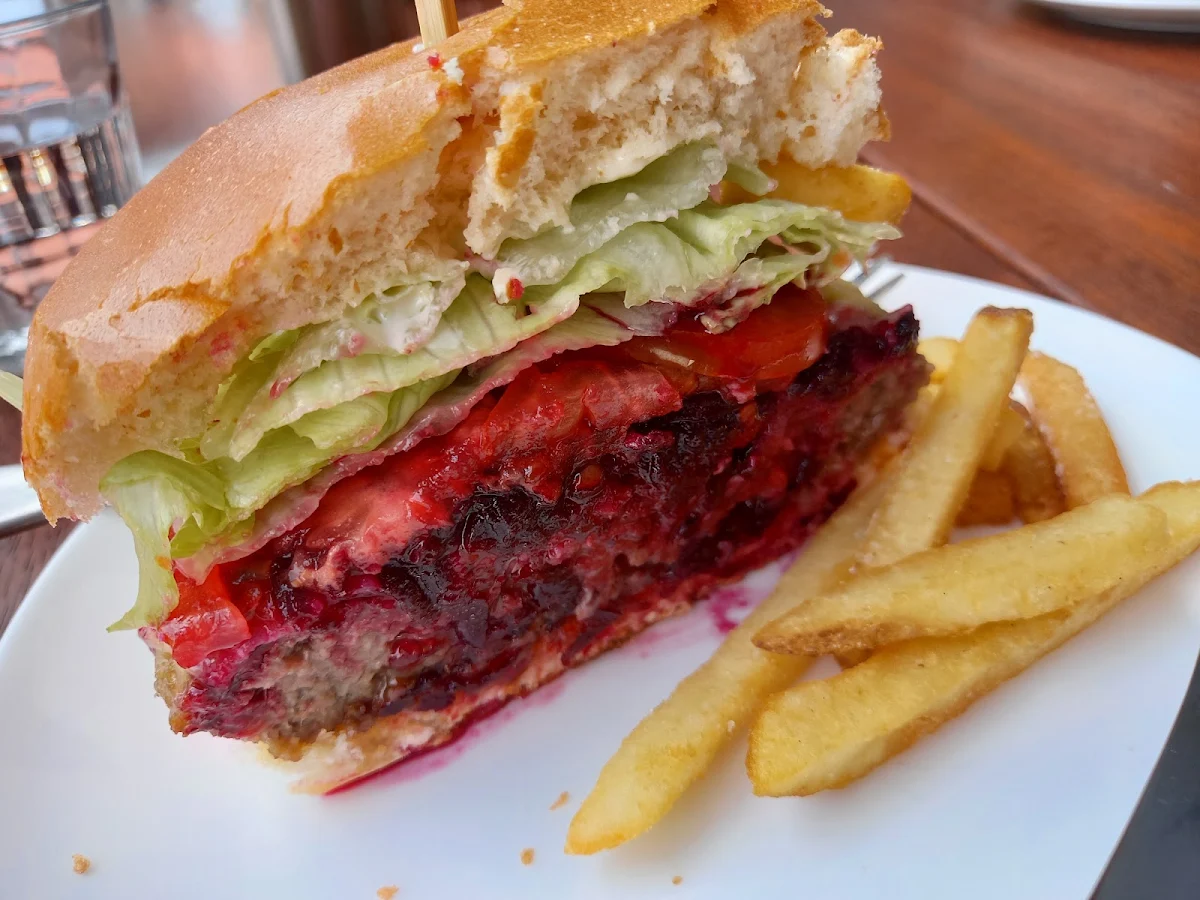 Hamburger, Hippo Lakes