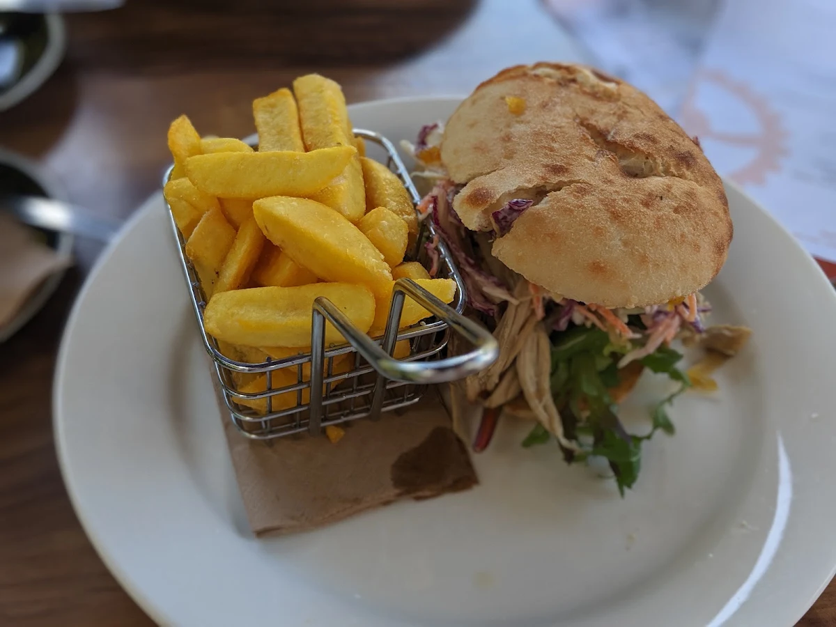 Harvest Pulled Pork Burger w Chips