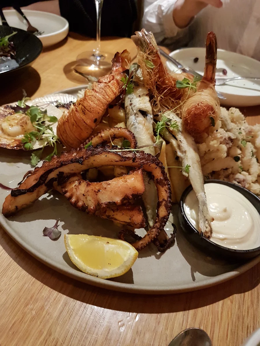 Seafood Platter for Two Feeds 4