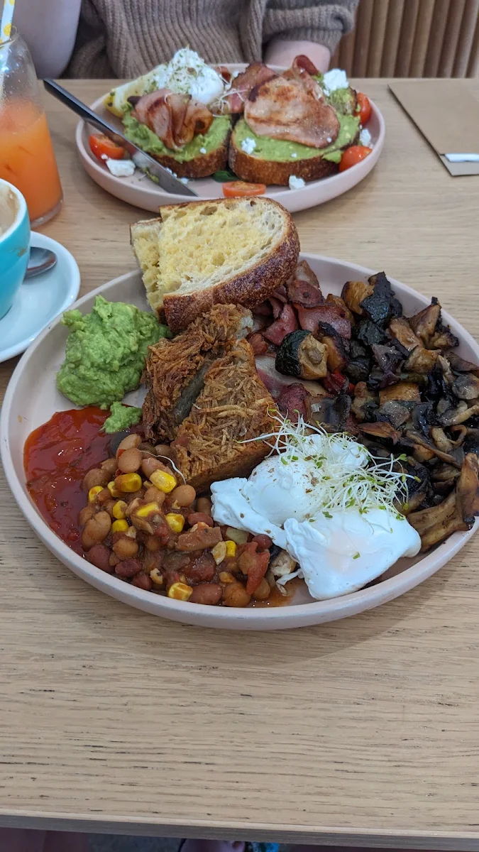 Breaky Stack, Akuna Cafe