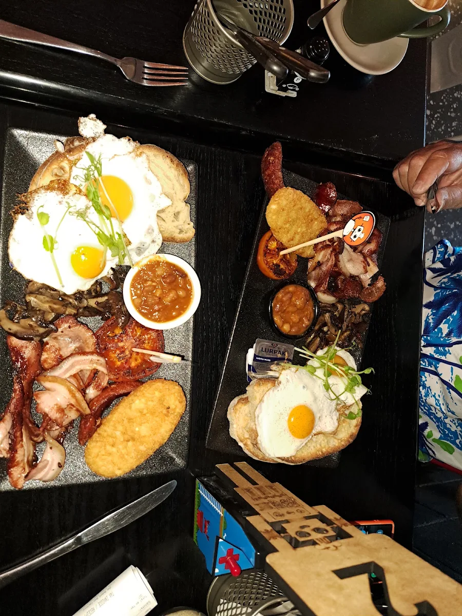 Big Breakfast, The Robot Bun Factory Cafe