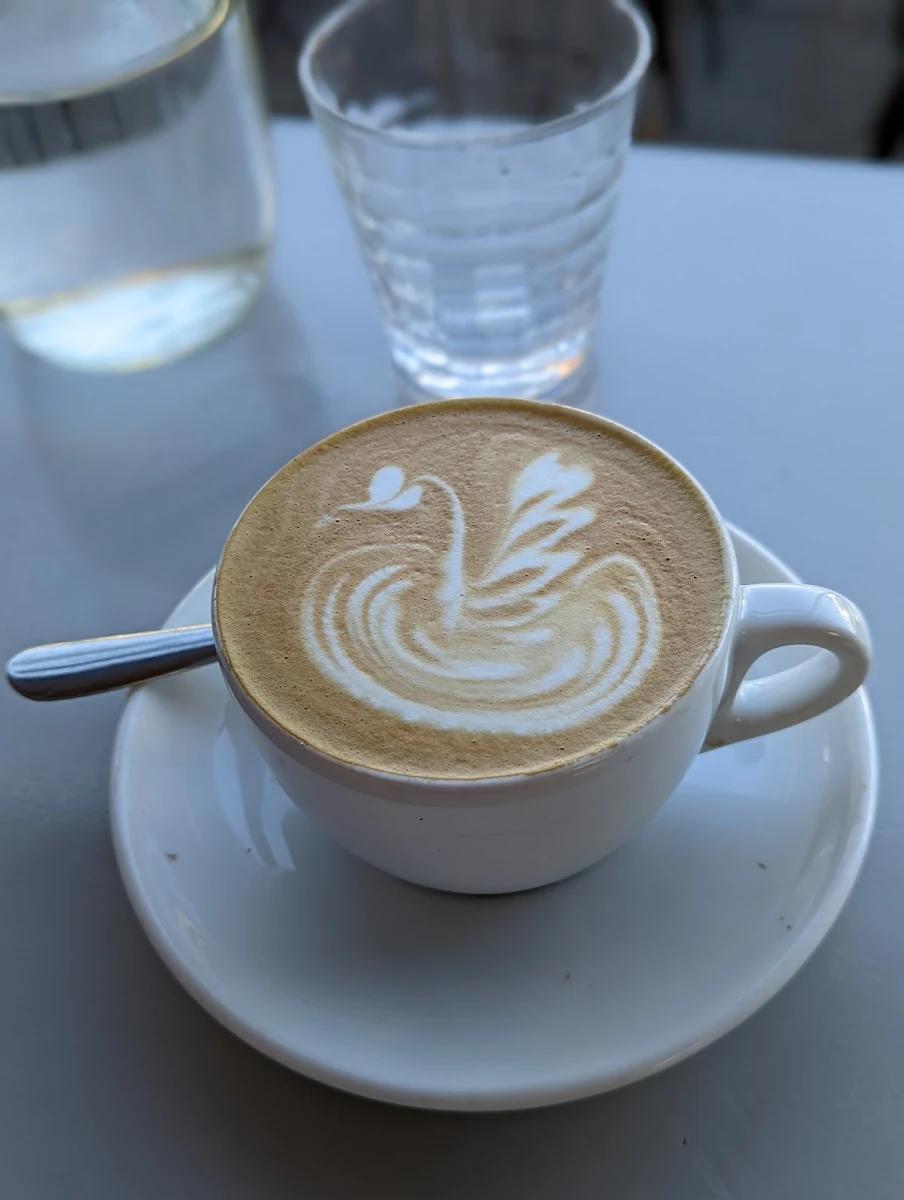 Flat White, Miss Frank