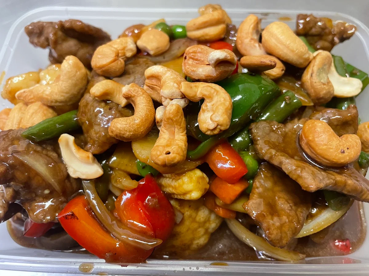 Stir-Fried Assorted Garden Vegetables with Cashew Nuts