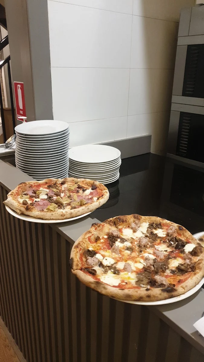 Highlights, Vacanza Pizzeria Bronte Road