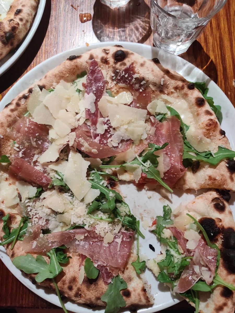 Highlights, Vacanza Pizzeria Bronte Road