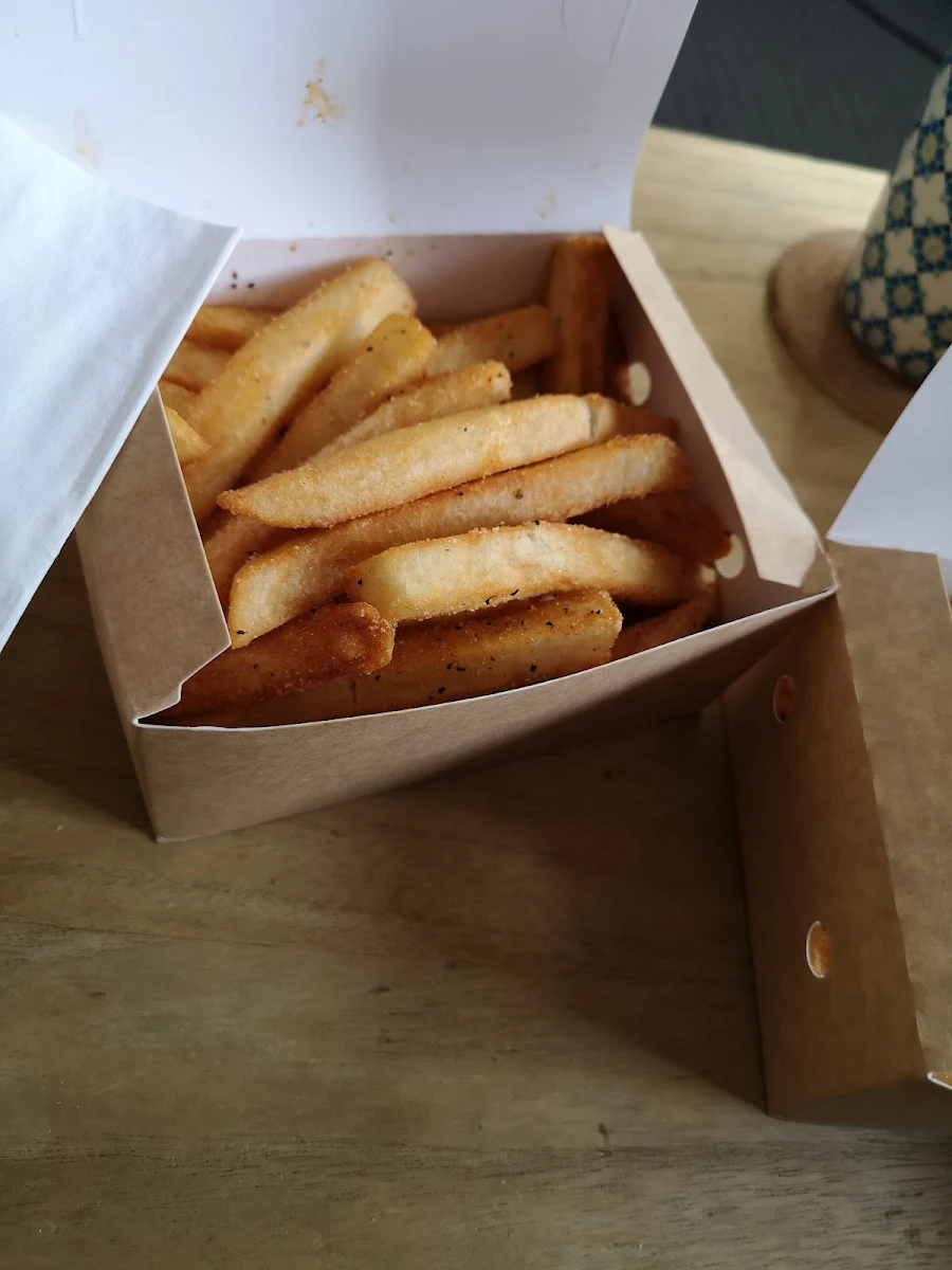 Chips, SMOKIN HUT CAFE