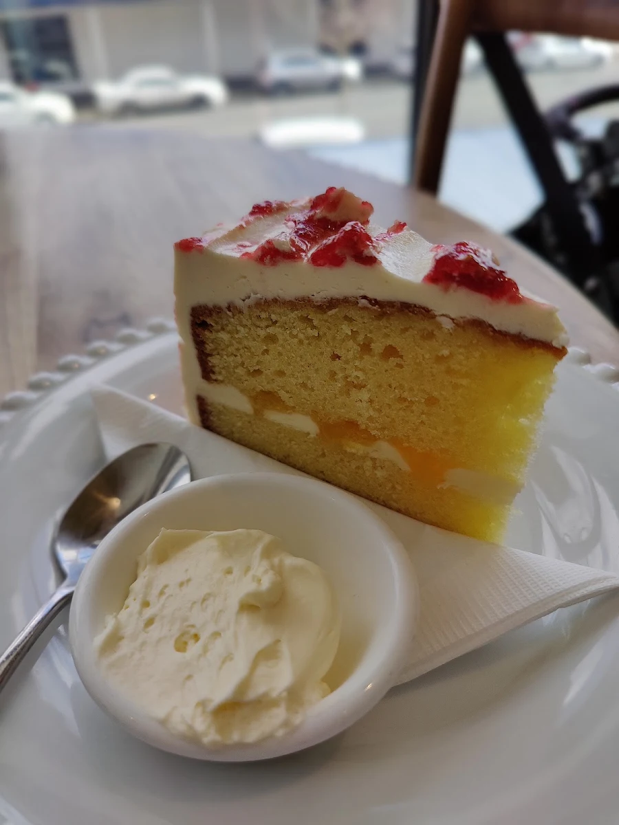 White Chocolate and Raspberry Cake