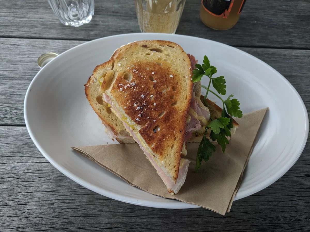 Highlights, Riverbank Cafe