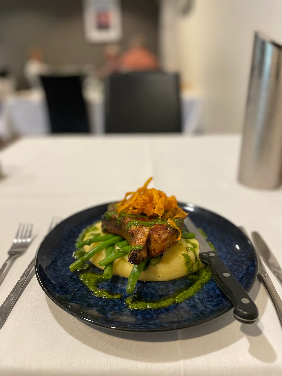 Highlights, Ewe'N Me Restaurant