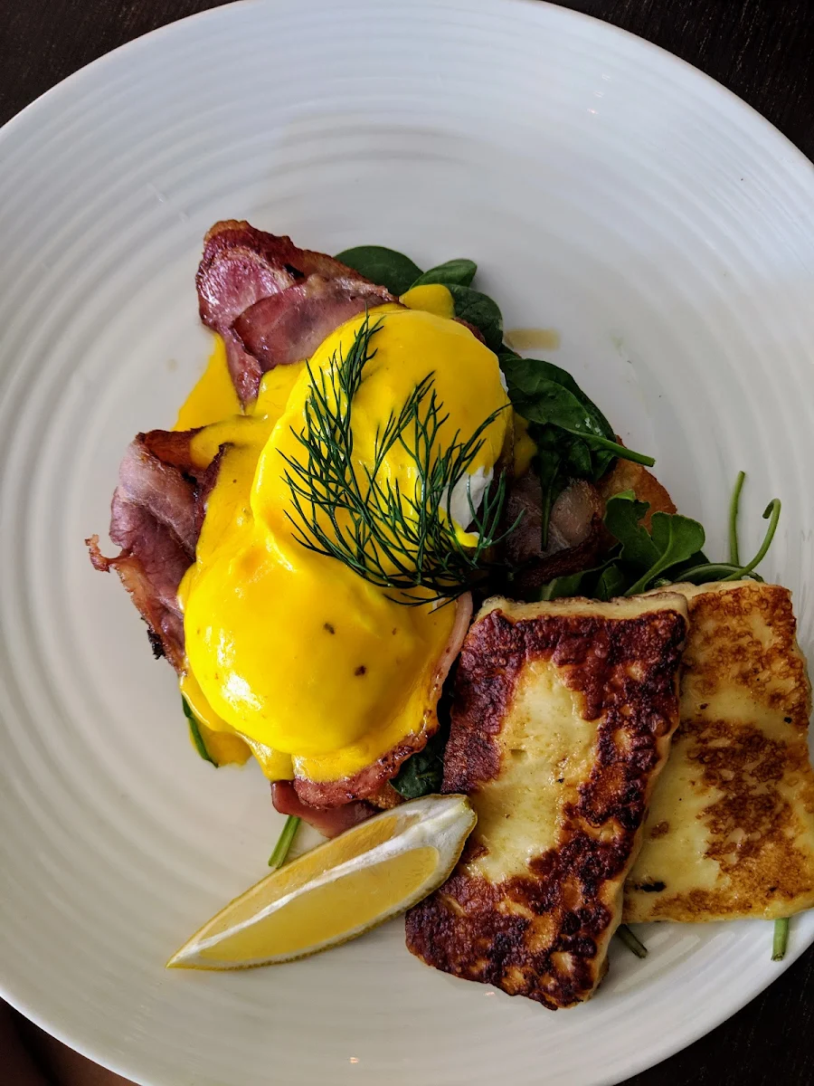 Benedict Hash, The Giant Bean Cafe