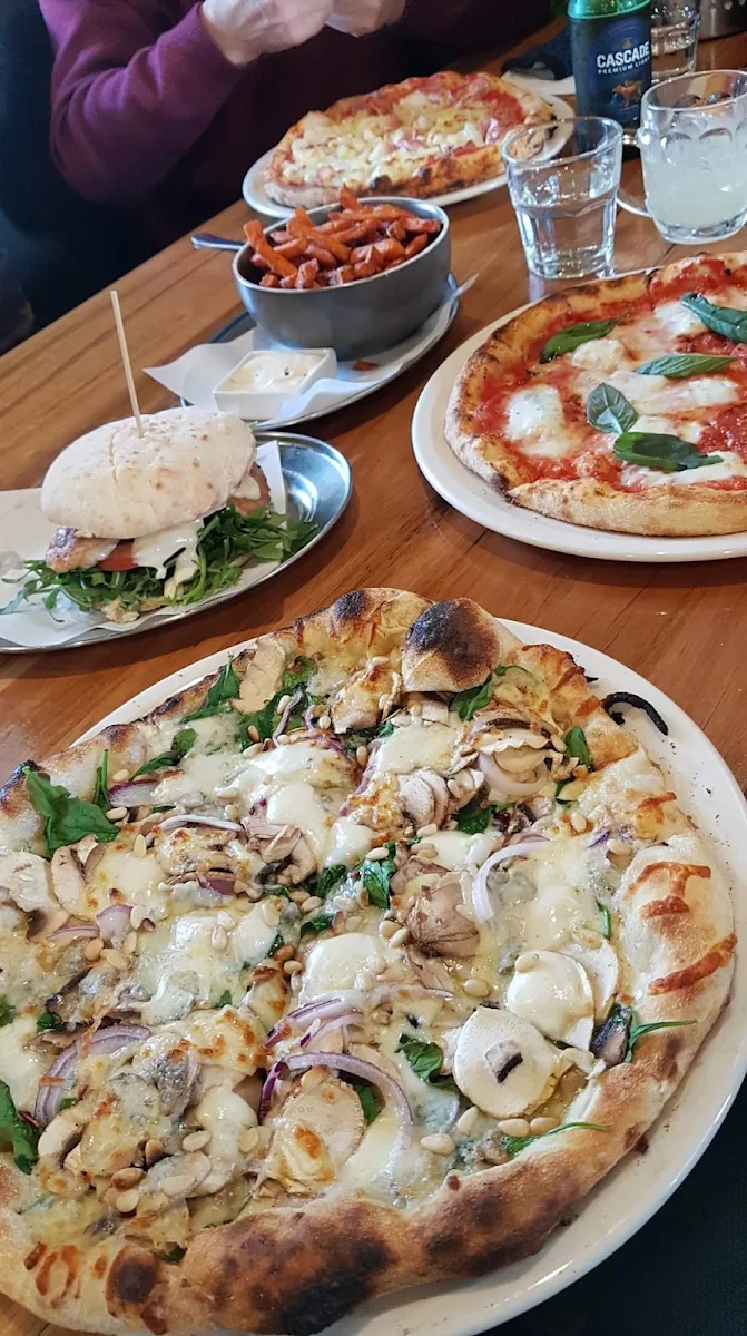Highlights, Max's Woodfired Pizza & Burgers
