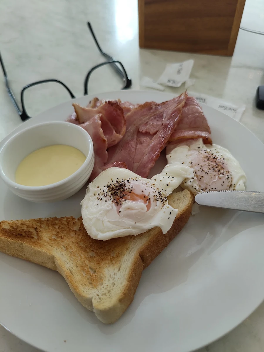 Bacon Eggs Benedict
