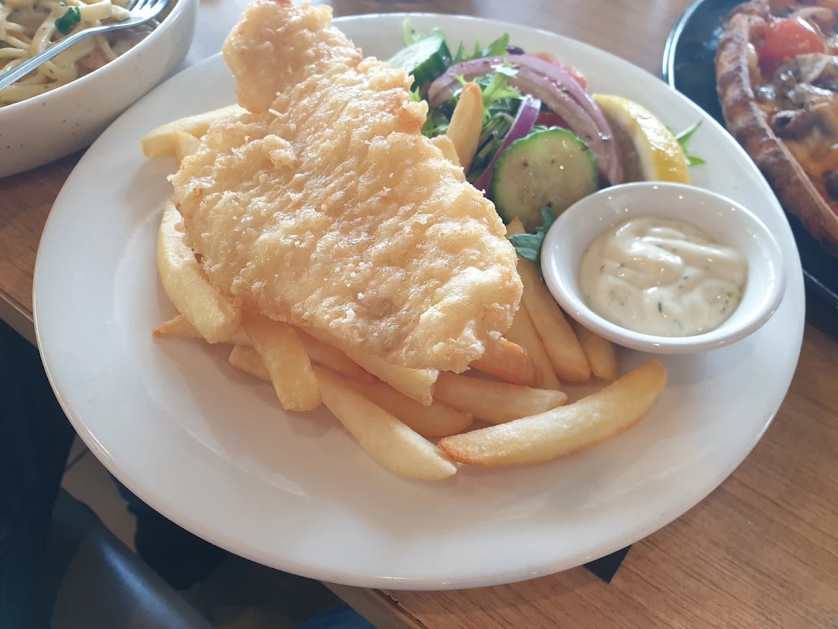 Served w Chips & Salad, Fasta Pasta