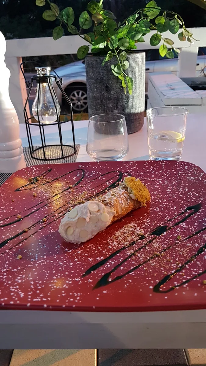Cannoli, Unica Cucina E Caffe