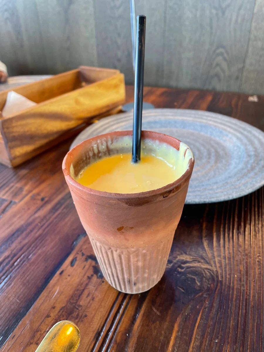 Mango Lassi, Petu Schofields