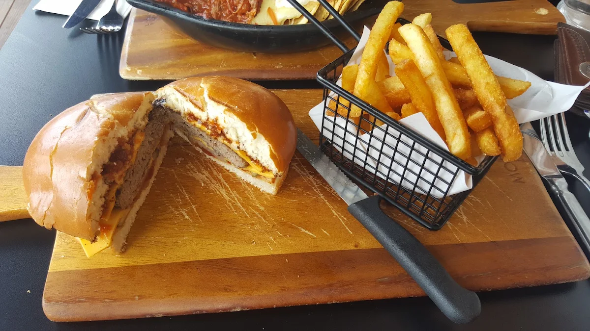Cheeseburger, Cassandra's on the Park