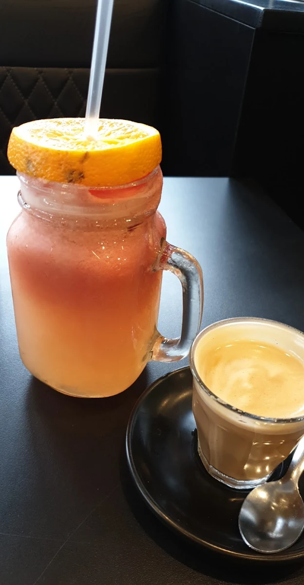Juice, Cassandra's on the Park